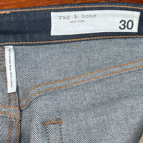 Rag & Bone Casey High-Rise Ankle Flare Jeans in Rinse - Picture 7 of 12